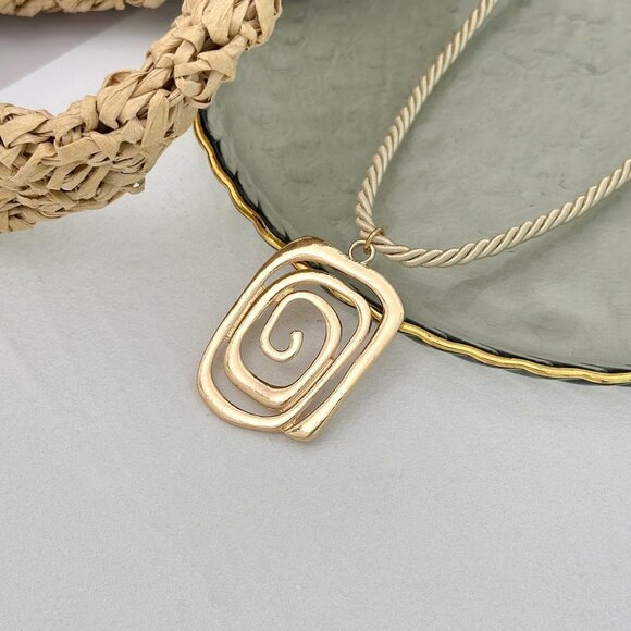 Modern Geometric Hollow Square Pendant Necklace for Women Gold A Fashion Jewelry - Picture 6 of 6